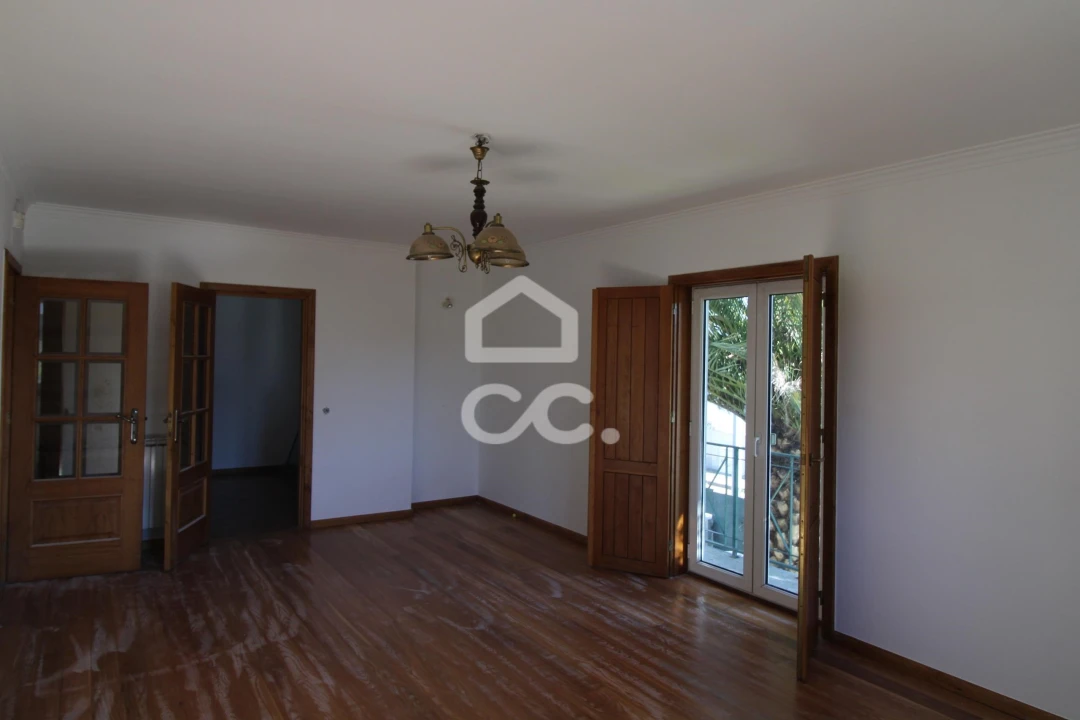 Moradia T4 para Venda em Santa Maria Maior Foto 2