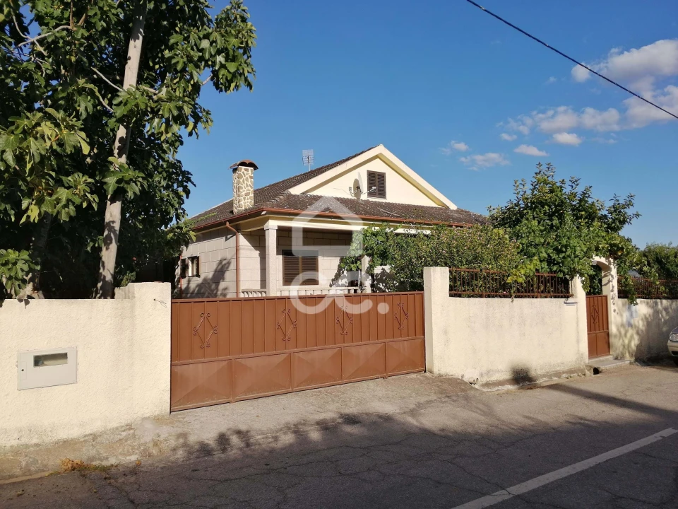 Moradia T4 para Venda em Redondelo Foto 1