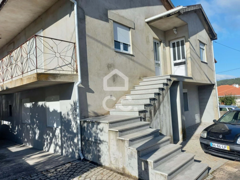 Moradia T3 para Venda em Loivos e Póvoa de Agrações Foto 1