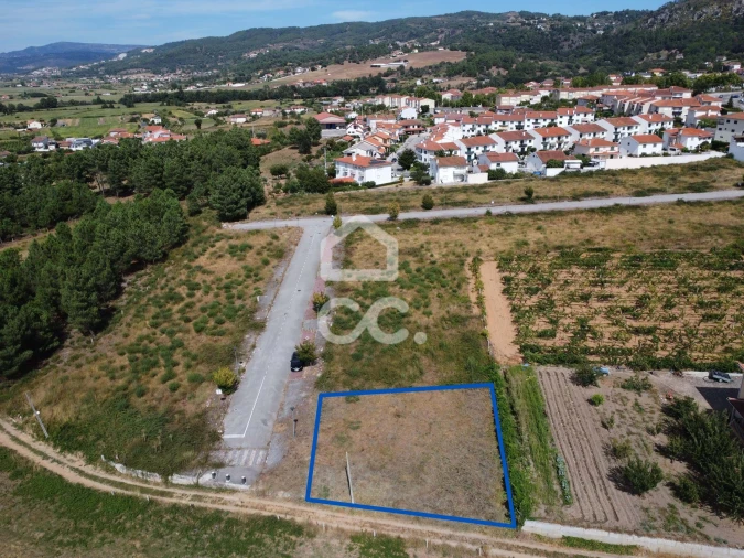 Terreno para Venda em Vilar de Nantes Foto 3
