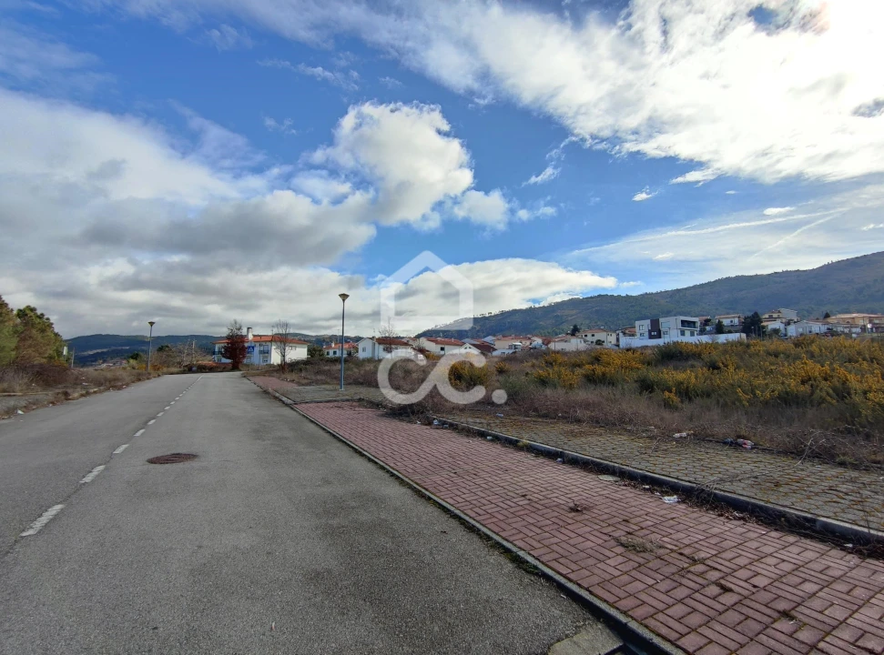 Terreno para Venda em Vilar de Nantes Foto 11
