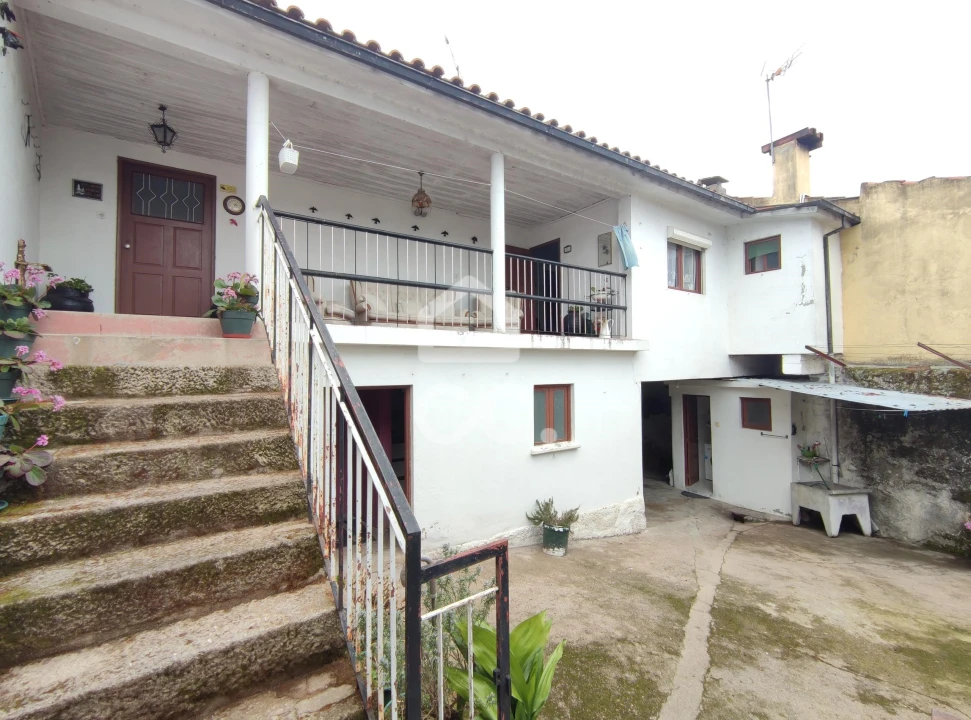 Moradia T3 para Venda em Santa Maria Maior Foto 1