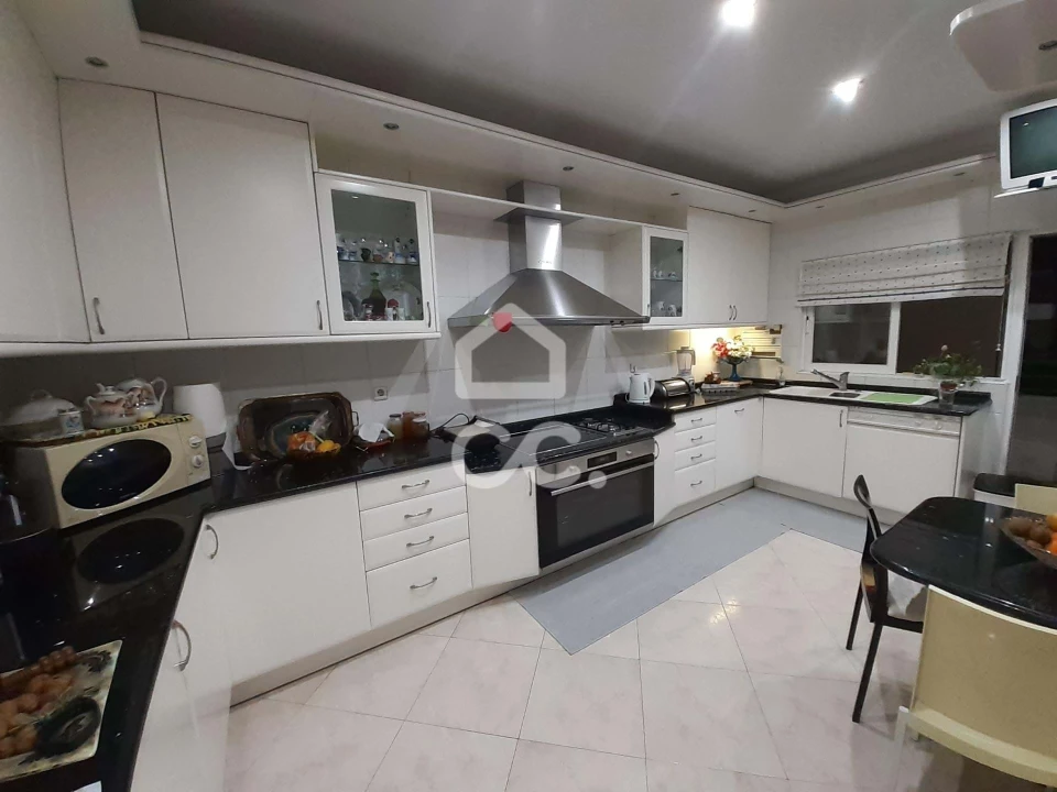 Apartamento T5 para Venda em Santa Maria Maior Foto 7