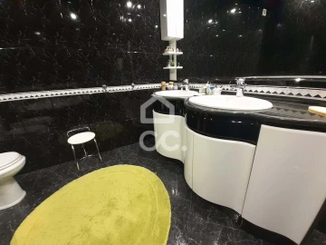 Apartamento T5 para Venda em Santa Maria Maior