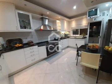 Apartamento T5 para Venda em Santa Maria Maior
