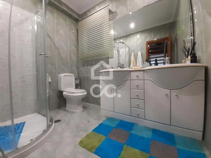 Apartamento T5 para Venda em Santa Maria Maior Foto 5