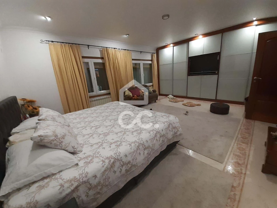 Apartamento T5 para Venda em Santa Maria Maior Foto 1