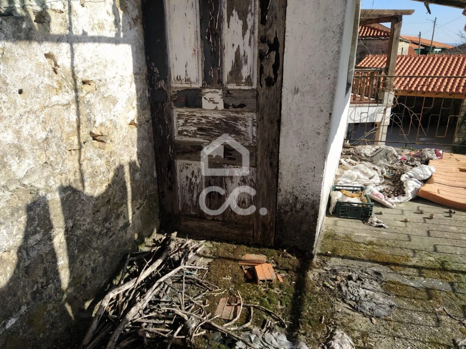 Moradia T1 para Venda em Travancas e Roriz Foto 2