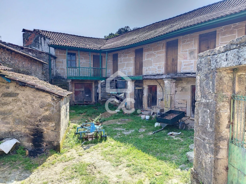 Moradia T7 para Venda em Travancas e Roriz Foto 4