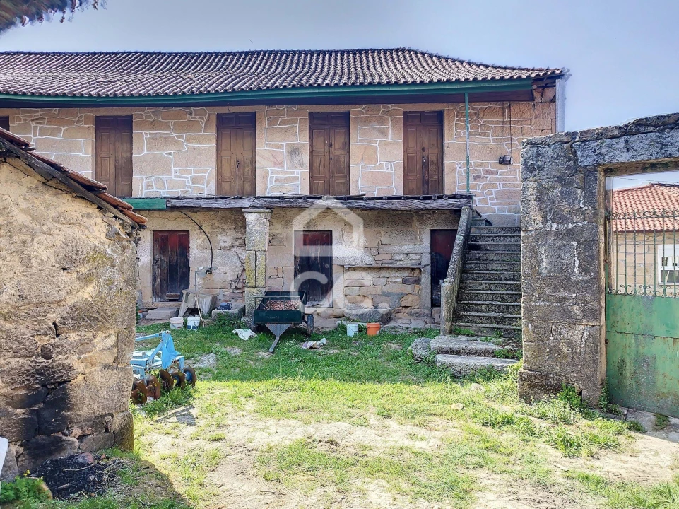 Moradia T7 para Venda em Travancas e Roriz Foto 1