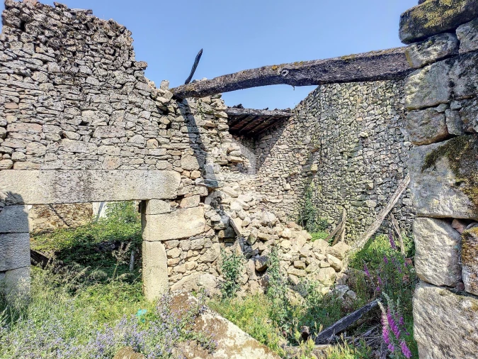 Moradia T7 para Venda em Travancas e Roriz Foto 8