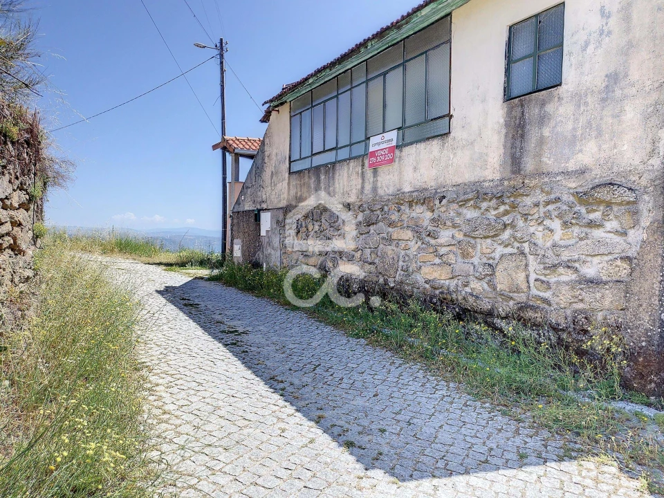 Moradia T4 para Venda em Travancas e Roriz Foto 2