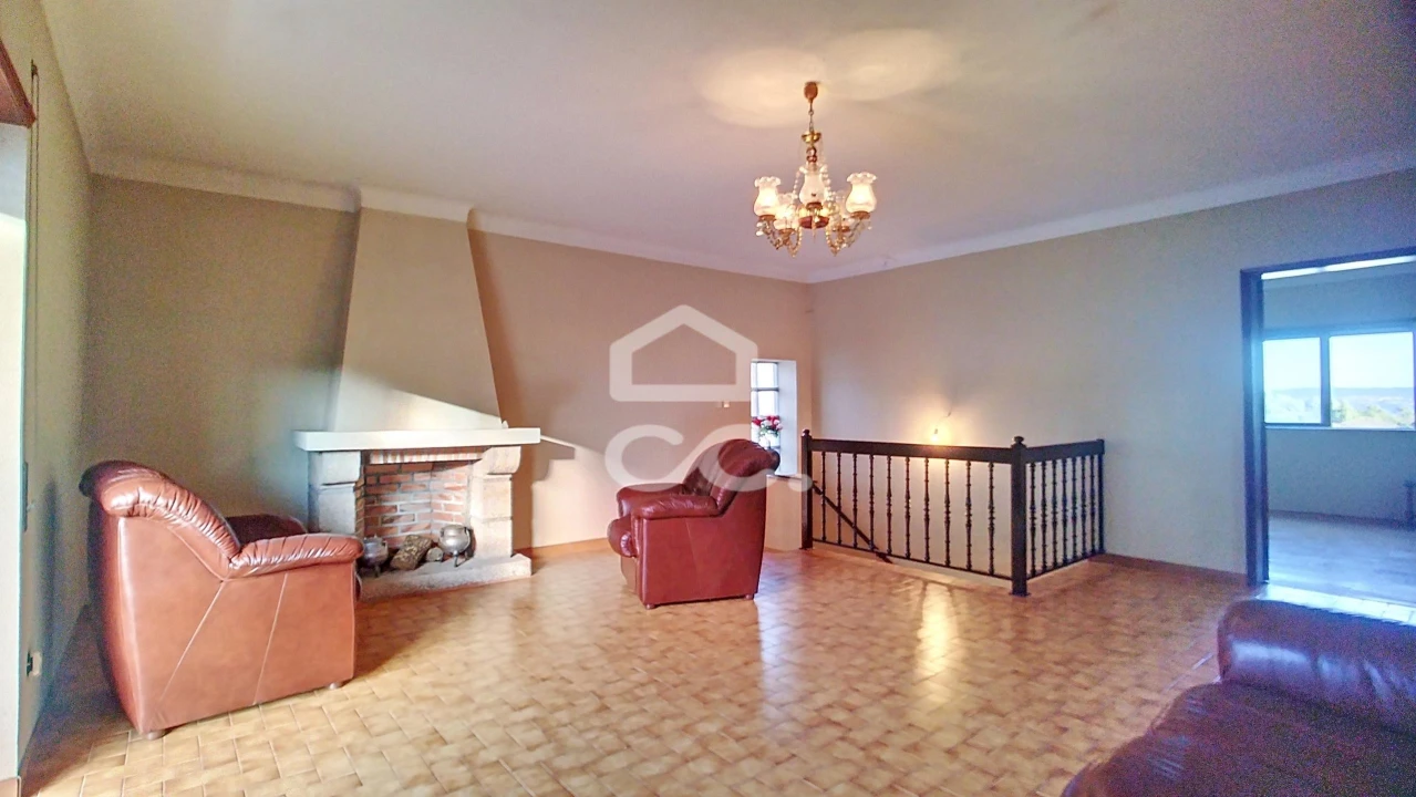 Moradia T5 para Venda em Redondelo Foto 1