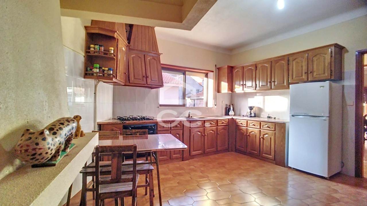 Moradia T5 para Venda em Redondelo Foto 3