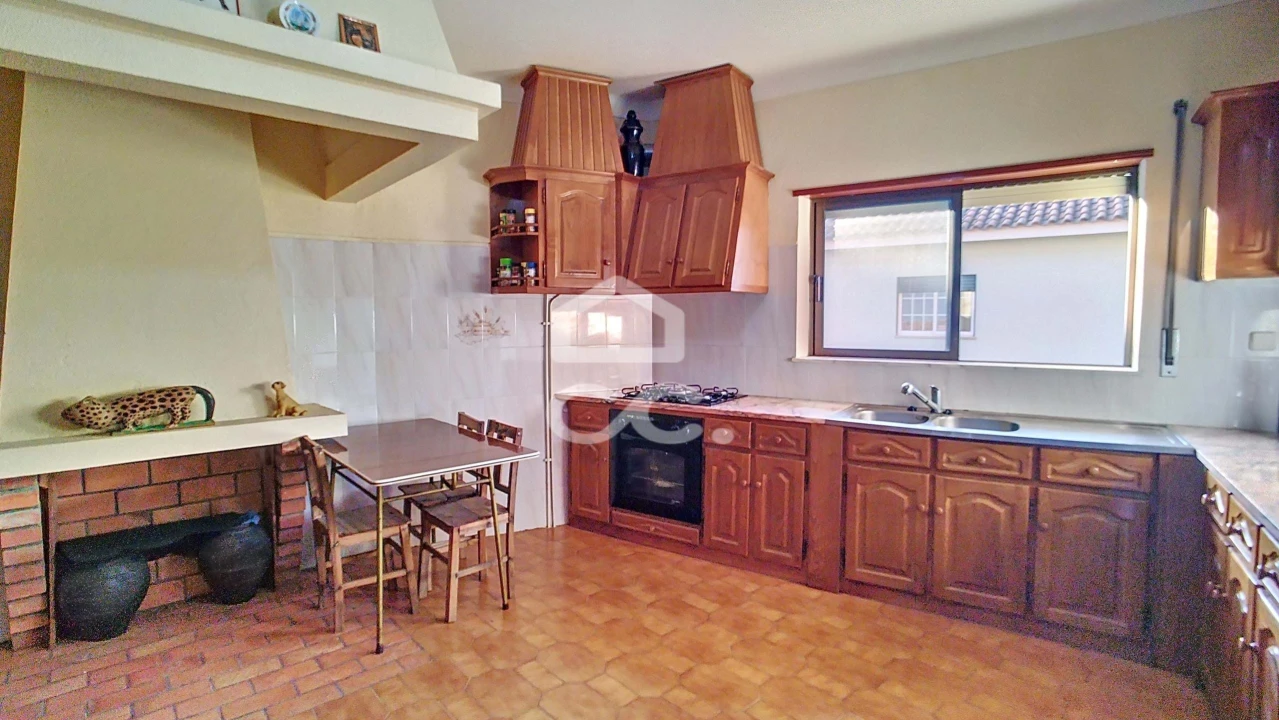 Moradia T5 para Venda em Redondelo Foto 2