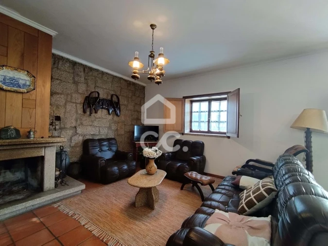 Moradia T3 para Venda em Santo Estêvão Foto 1