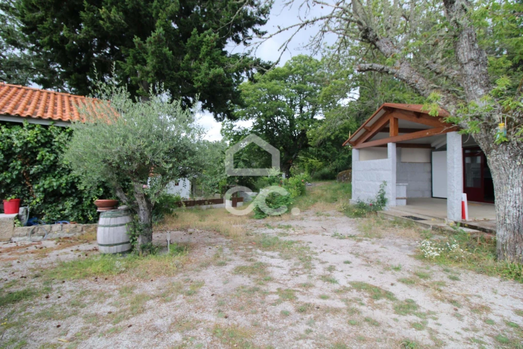 Quinta T3 para Venda em Aguas Frias Foto 2