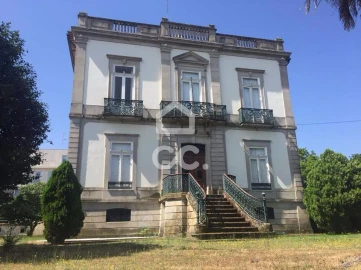 Moradia T6 para Venda em Madalena e Samaiões