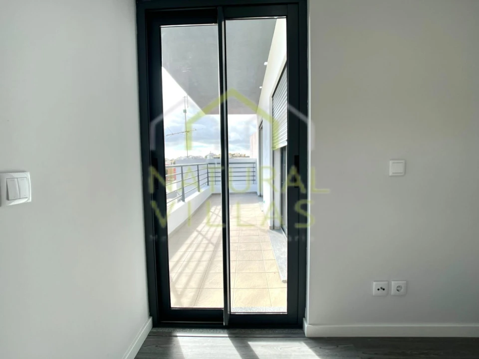 Apartamento T4 para Venda em Quelfes Foto 9