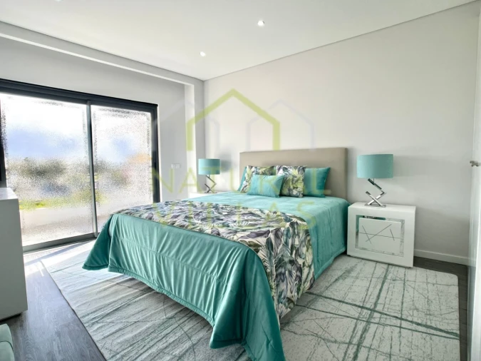 Apartamento T4 para Venda em Quelfes Foto 4