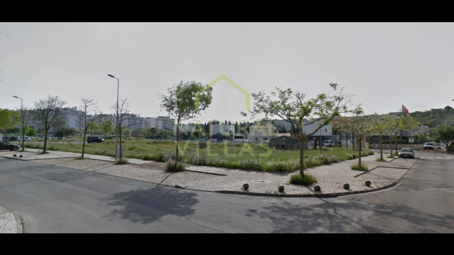 Terreno Comércio / Armazém para Venda em Loule (São Clemente)