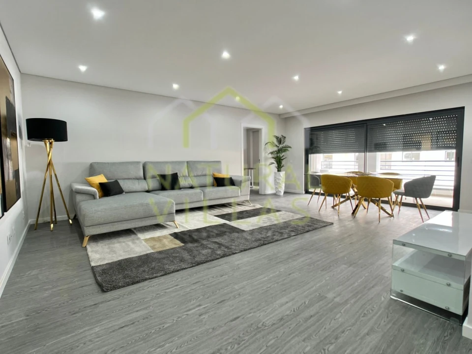 Apartamento T3 para Venda em Quelfes Foto 1