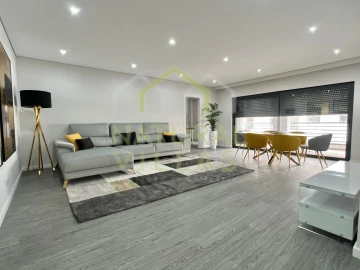 Apartamento T3 para Venda em Quelfes