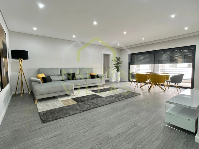 Apartamento T3 para Venda em Quelfes
