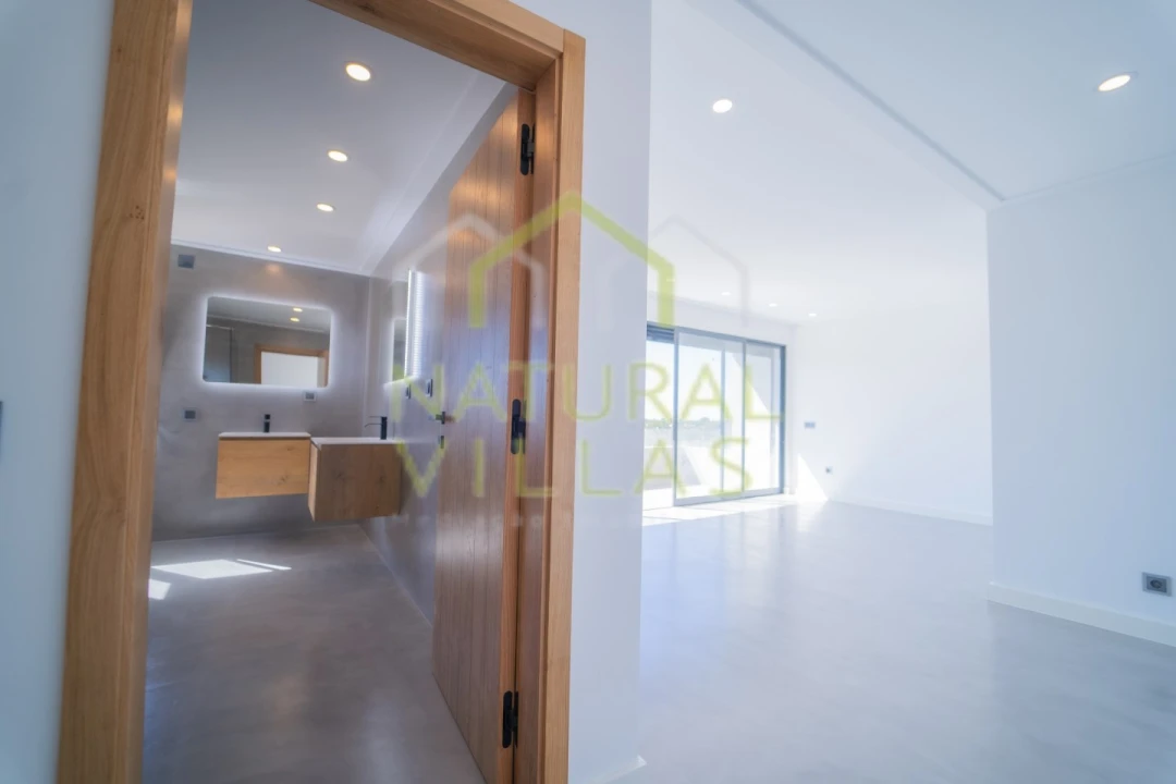 Moradia T5 para Venda em Quarteira Foto 14