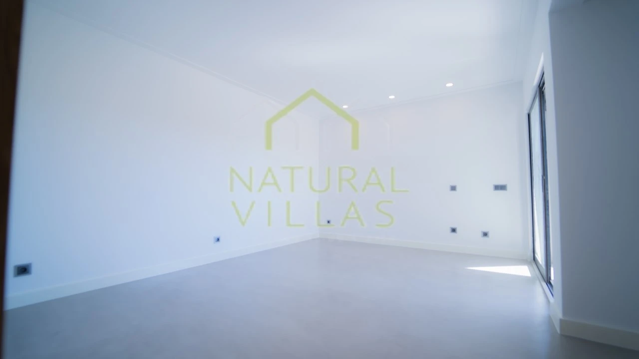 Moradia T5 para Venda em Quarteira Foto 16