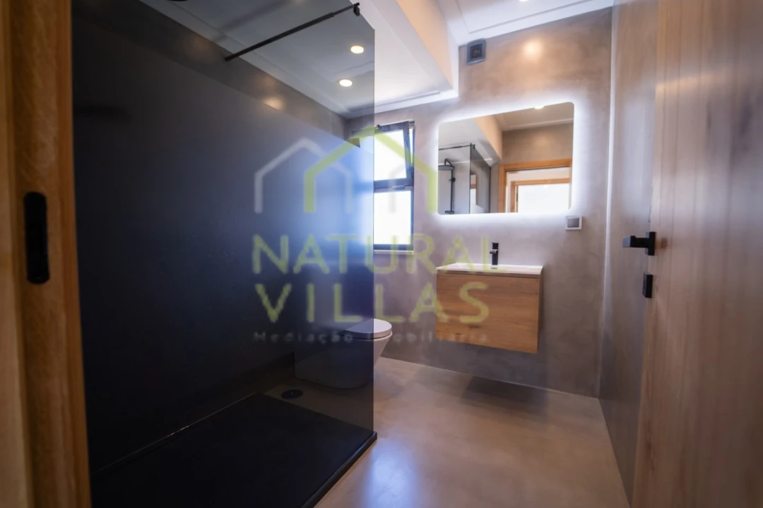 Moradia T5 para Venda em Quarteira Foto 25