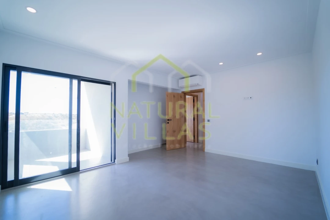 Moradia T5 para Venda em Quarteira Foto 17