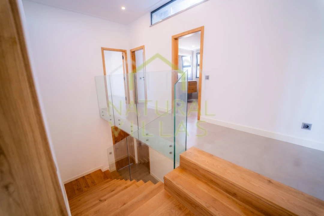 Moradia T5 para Venda em Quarteira Foto 8