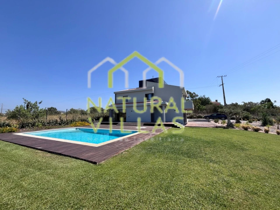 Moradia T5 para Venda em Quarteira Foto 1