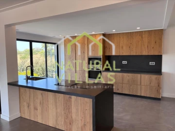 Moradia T5 para Venda em Quarteira