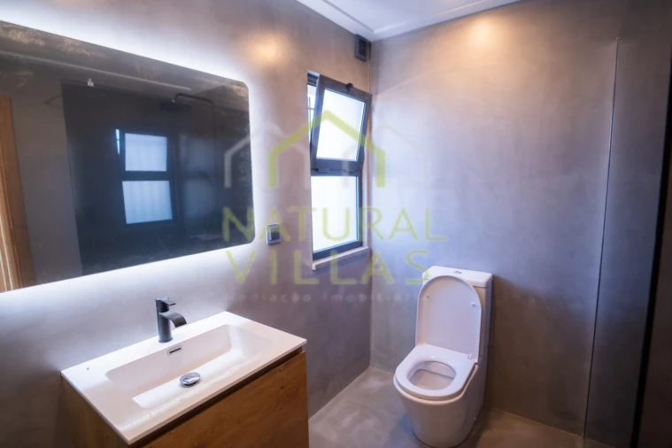 Moradia T5 para Venda em Quarteira Foto 29