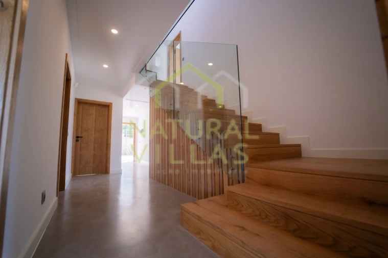 Moradia T5 para Venda em Quarteira Foto 7