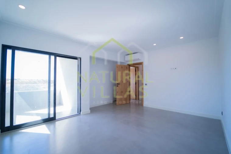 Moradia T5 para Venda em Quarteira Foto 17