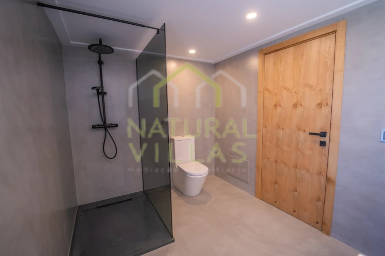 Moradia T5 para Venda em Quarteira Foto 27