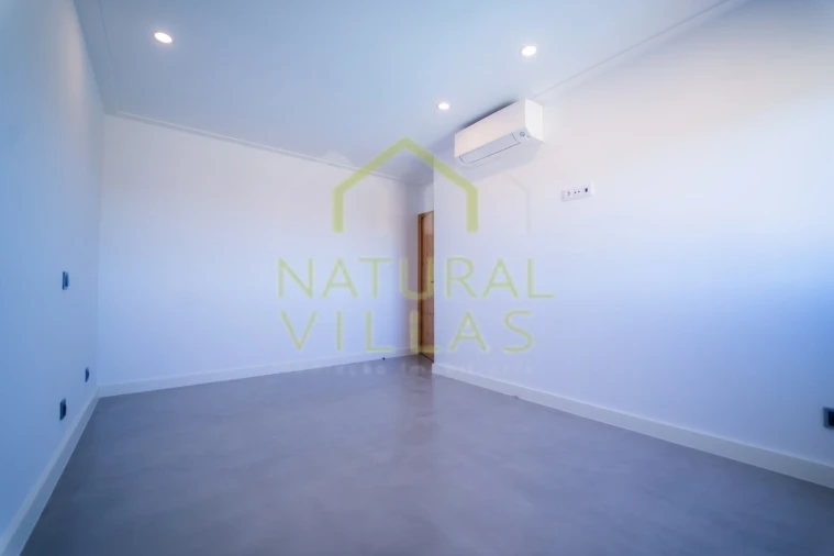 Moradia T5 para Venda em Quarteira Foto 24