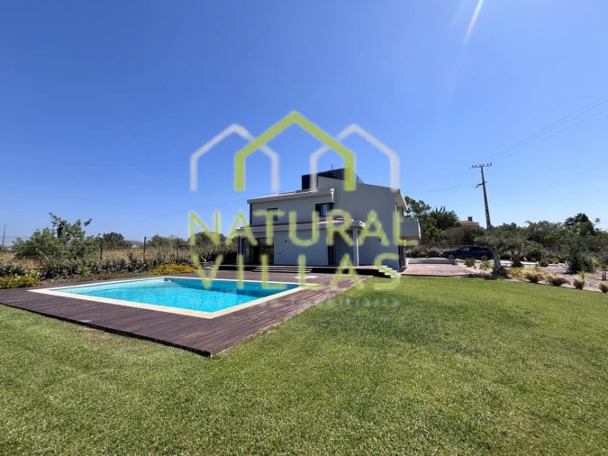 Moradia T5 para Venda em Quarteira