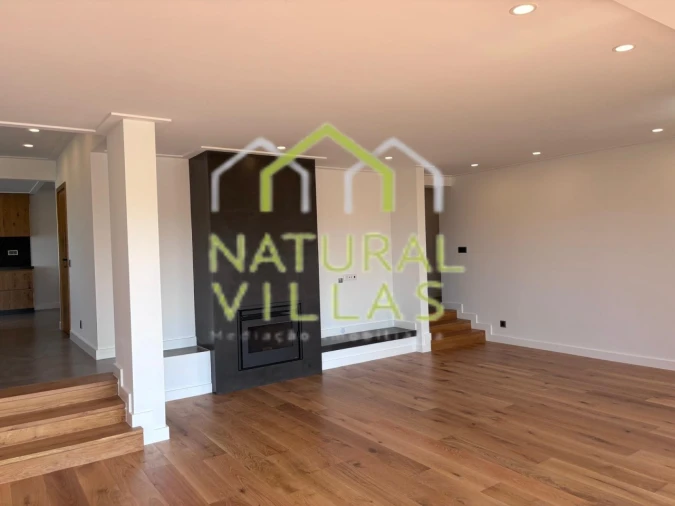 Moradia T5 para Venda em Quarteira Foto 2