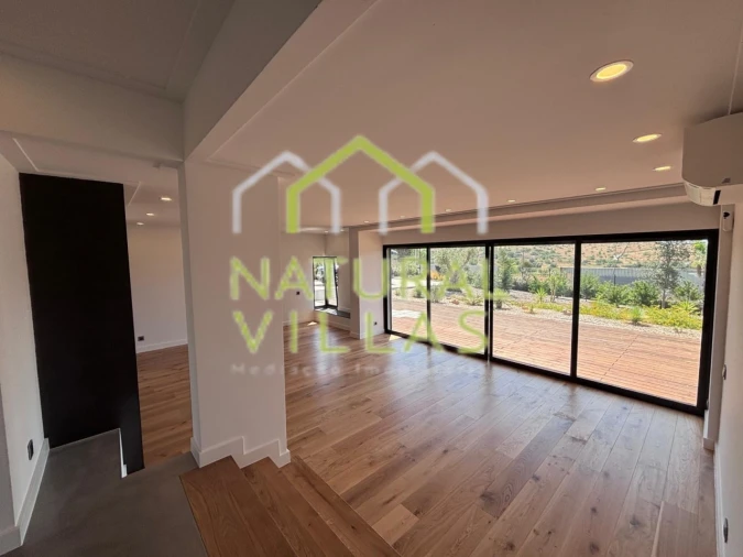 Moradia T5 para Venda em Quarteira Foto 3