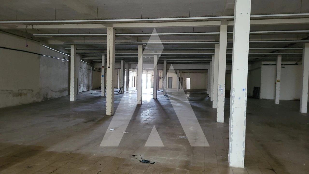 Loja para Arrendamento em Marinha Grande Foto 2