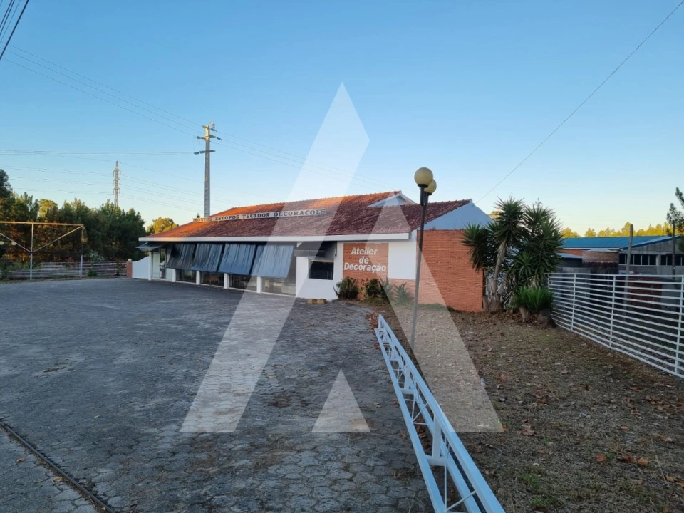 Armazém para Venda em Batalha Foto 1
