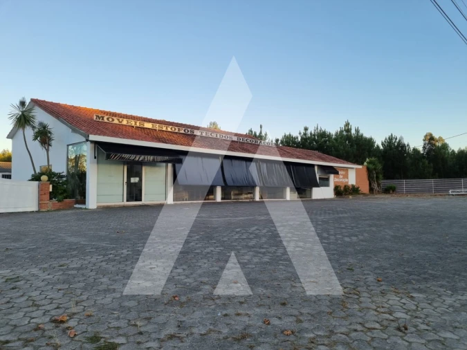 Armazém para Venda em Batalha Foto 2