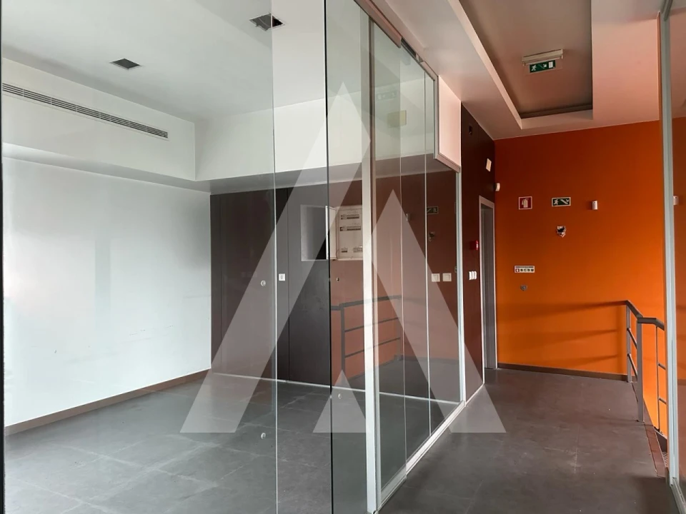 Escritório para Arrendamento em Torres Novas (Santa Maria, Salvador e Santiago) Foto 10