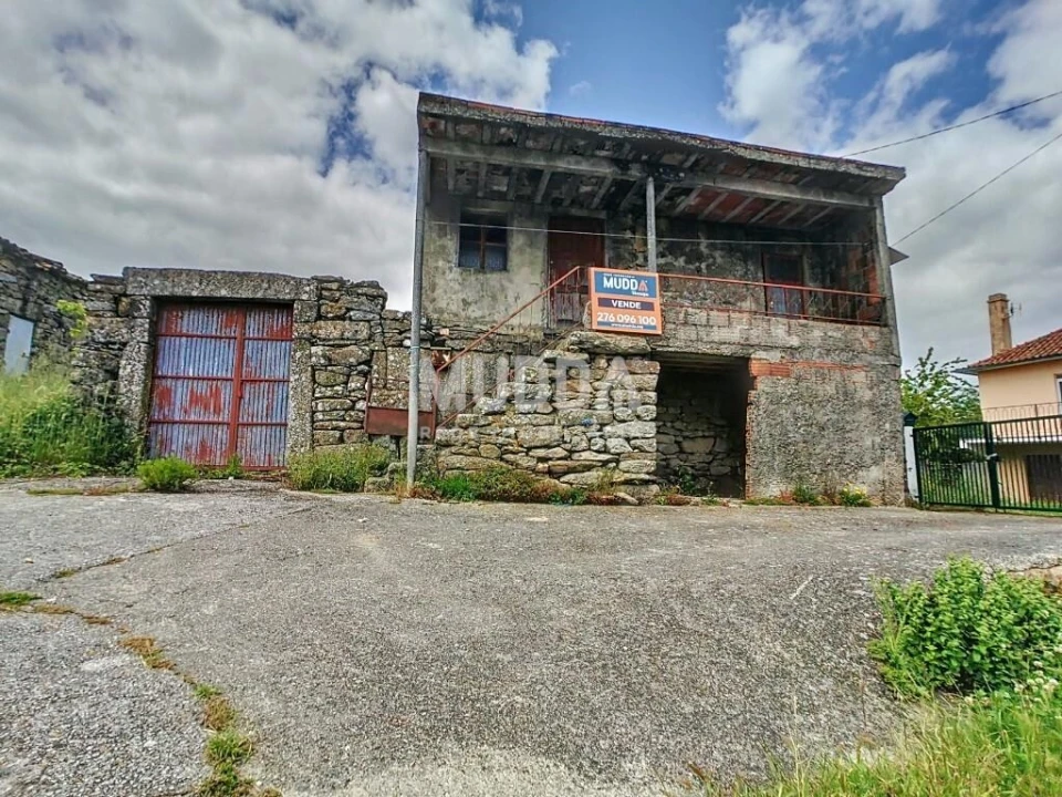 Moradia T3 para Venda em Nogueira da Montanha Foto 1