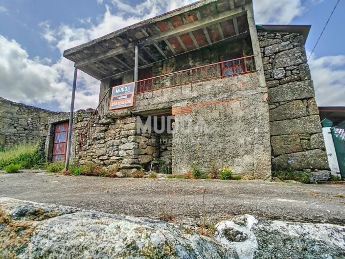 Moradia T3 para Venda em Nogueira da Montanha Foto 3