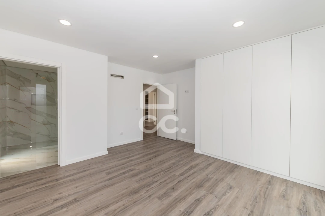 Apartamento T4 para Venda em Amora Foto 33